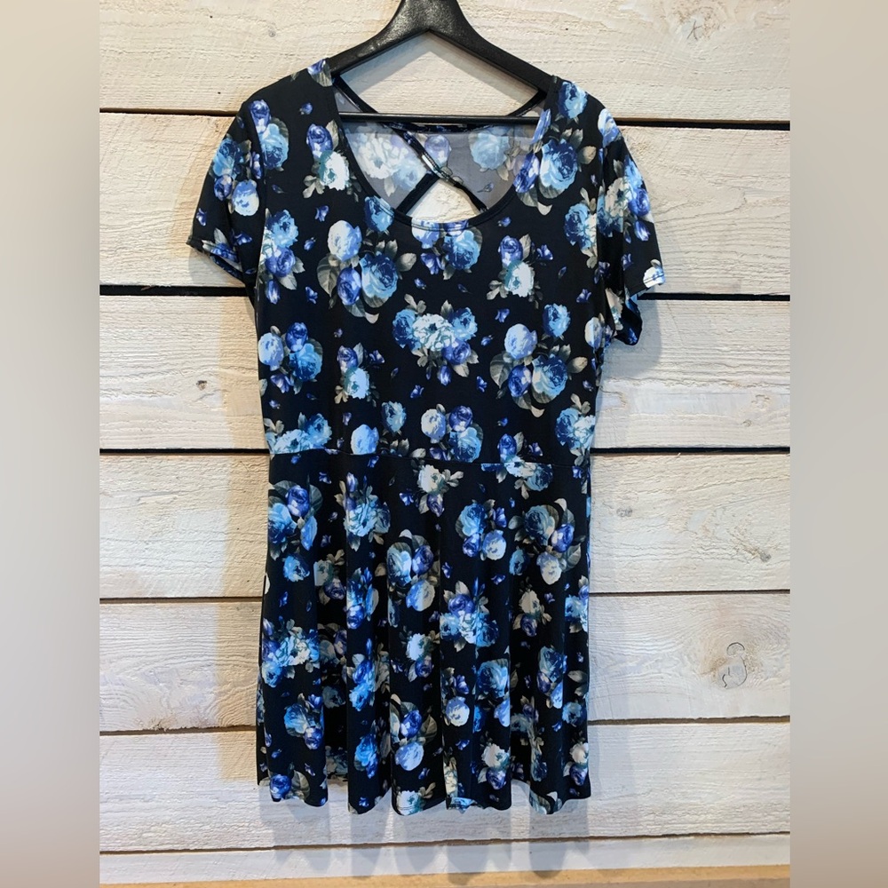 FLIRTY SUMMERY DRESS | Blue Floral Print. Sz 1X